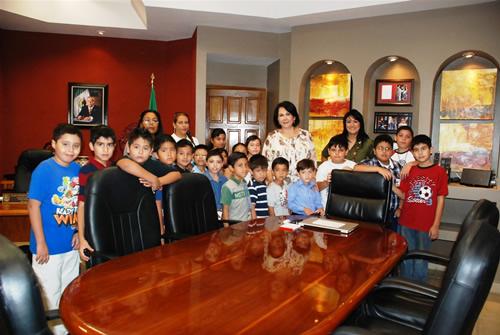 Menores visitan ayuntamiento